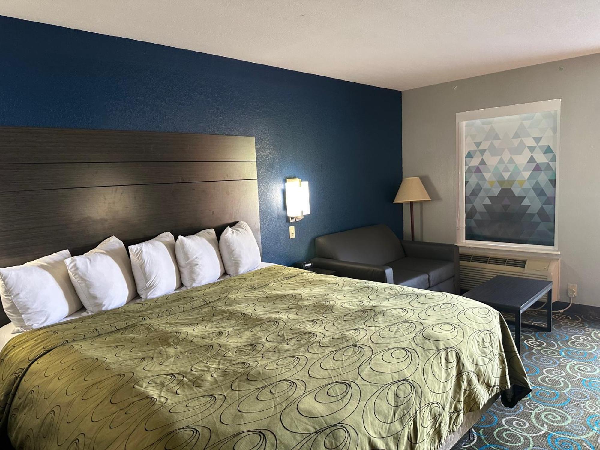 Clairmont Inn & Suites - Warren Екстериор снимка